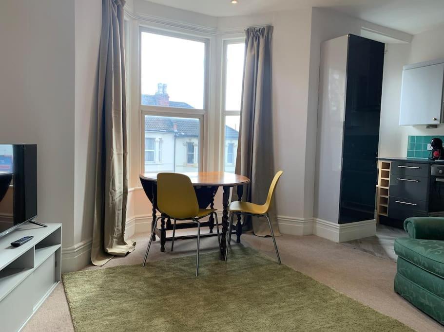 Central 2 Bed Flat. Free Parking Bristol Bagian luar foto